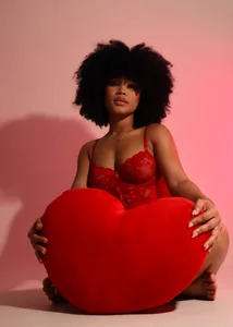 naia_blessed beautiful and dangerous like a rose on Valentine's Day 사진 4