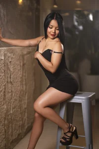 liz_25b Pose  6. fénykép