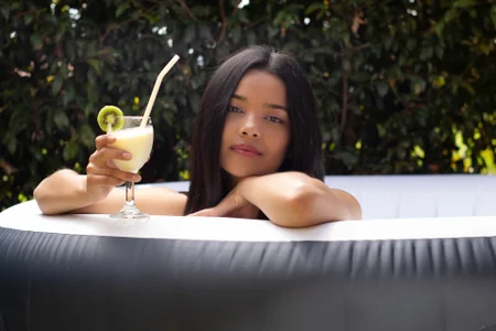 BelhaLawuoのJACUZZI AFTERNOONの 6枚の写真