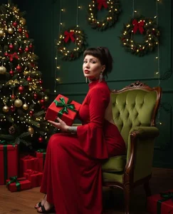 Dakota_Bang christmas vibe টি ছবি