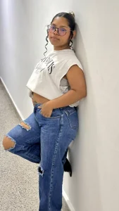 _emily_w girl in jeans Pic 3