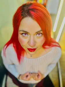 😏 de Witch_Scarlet  2 Imagens