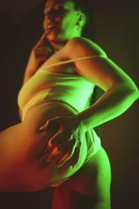 Секс снимка 6 на EMMAA_GOMEZ от FEELING TROPICAL IN NEON