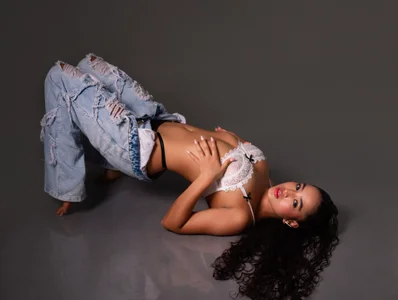 Emma_Thompssonn kullanıcısının Jeans & Curves 💙💙💙 albümü -  5 fotoğraf