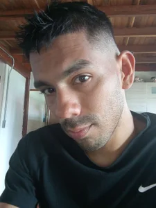 JohanyLatino Una mirada al frente Εικόνα 4