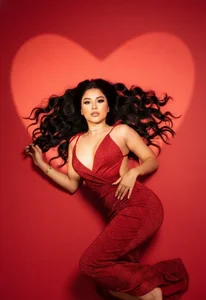 Susana_lee Sweet or naughty? On Valentine's Day, I'm both. 🎀🍓 Hình 4