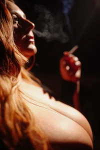 AmbarRoberts_ In the smoke I only see your desire Kuva 8