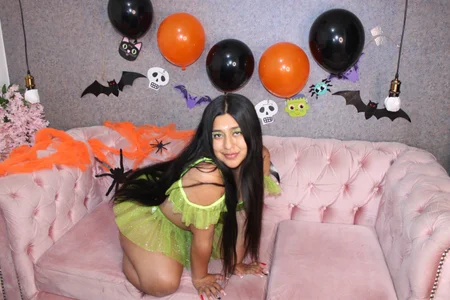 grace77__ halloween Pic 3