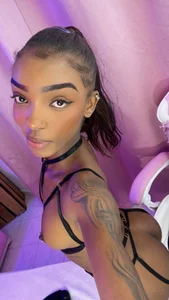 CahitlinBell ebony girl 👄 Pic 5