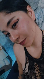 vela-kimm looking pretty slika
