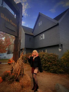 Ivey_Strigoi Public Billede 4