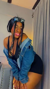 Kendallbleer HAPPY NEW YEAR 2026📸🖤 Pic 2