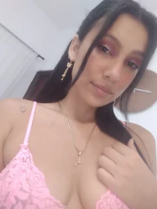 MariaJoseWalkerのGood morning, sweetheart ☀️💋 I’m live now, ready to make your heart race and your mind wander to swの枚の写真