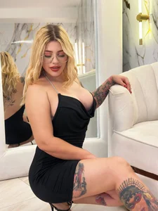 MadisonKane Don't take your eyes off me Pic