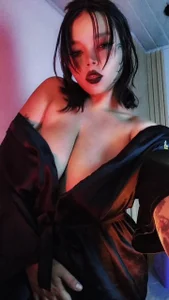shybutdirtygirrll White skin, a stunning bust, captivating beauty Pic