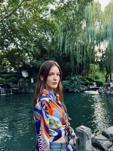 MoireBanbury Public Pic 4