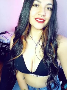 samm_curvy Public Pic 6