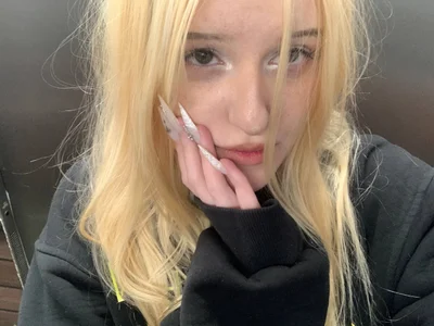 MiaLawrencee's XXX Nude Photo 5
