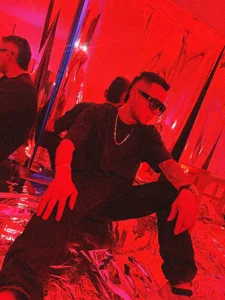 Axel_GrossのRed Ligths😈の枚の写真