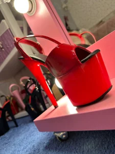 laracroftt1 heels2 Foto 2