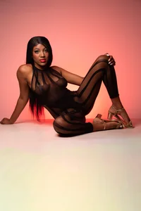 Megan_Brunette2Pretty little temptation Bild
