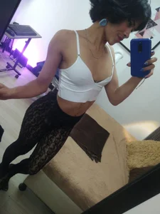I love these black stockings with flowers—they’re so sexy! de Jenay_Rosse  2 Imagens