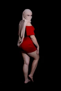 anna-henao Between shadows and skin, desire is born Bilde