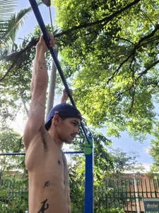 Jared_Cole Exercise day - {count, plural, one {תמונה אחת} two {שתי תמונות} many {# תמונות} other {# תמונות}}