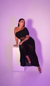 SofiaAlvarezz Elegance with a hint of sin😏 Foto 2