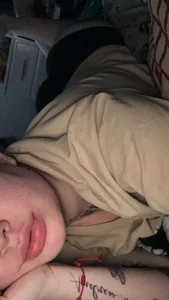 Danee_19_ danee so comfortable in her bed Immagine 