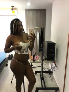 AlyssaWest: Tell me how you prefer me with or without clothes! For reasons of censorship I will say that with 🤫 ( 6 фото)