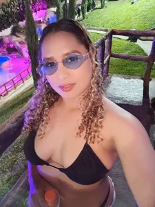 naughtygirlfriend18 Public Pic 3