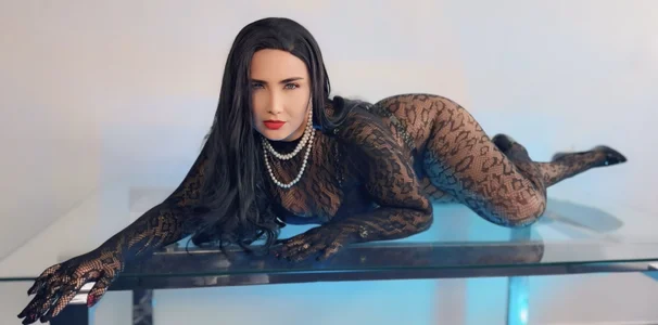 Evangeline_Taylorr Between shadows and skin I let you imagine what I don't show💎 Pic 4