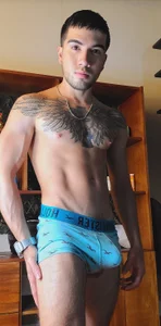 taylor_cruz: Public ( 3 фото)