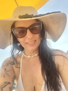 Love Beach 🏝️ de Nicollebr  3 Imagens