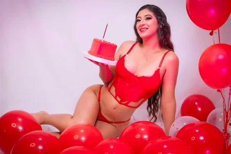 MeganWhite3 HB TO ME! Immagine  2