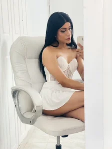 _cat_18 Latin trans girl slika