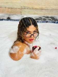 Cristal_War Losing me between bubbles and temptations 🔥 Hình 2