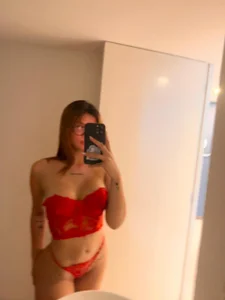 BellaThompson1 Public Kuva 2