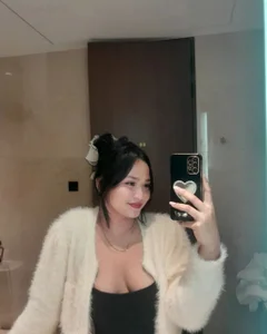 TanishaReenders You like my body? ^^ Pic 2