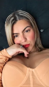 Alexandra_Torress Public Gambar