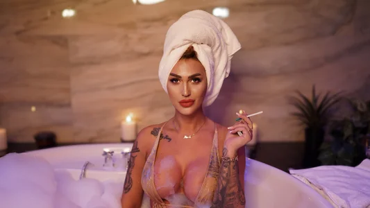 Nicol2Naya Bright, confident and full of naughty energy 😈 Let me bring you sunshine, smiles & hot vibes Pic 8