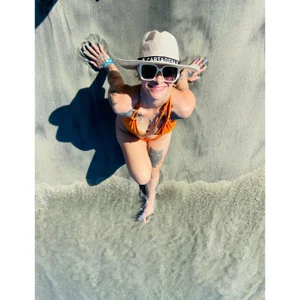 thalira_angels Beach and curves 🌊🩵 Pic 2