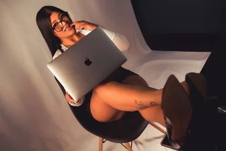 Are you ready to fuck this sexy secretary?🖤 od luna_taylorss  snímek