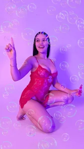 lexiethompson_ Bubbly Moments Immagine  2