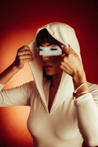 evamoretti me in white Bilde 5