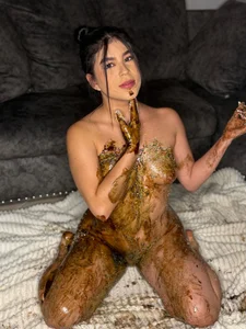 Emmazc_ What if you immerse yourself in a chocolate bath? I have the perfect font! 🤫 Kuva 4