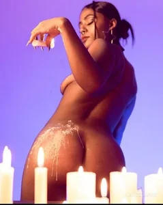 Lucie_Harper play to wax -into all body Pic 2