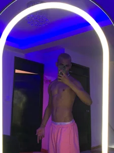 YUMMY_BRO Public Foto 2