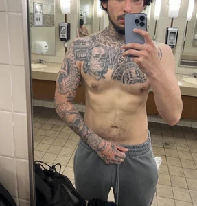 Longmoney444: Public ( 4 фото)